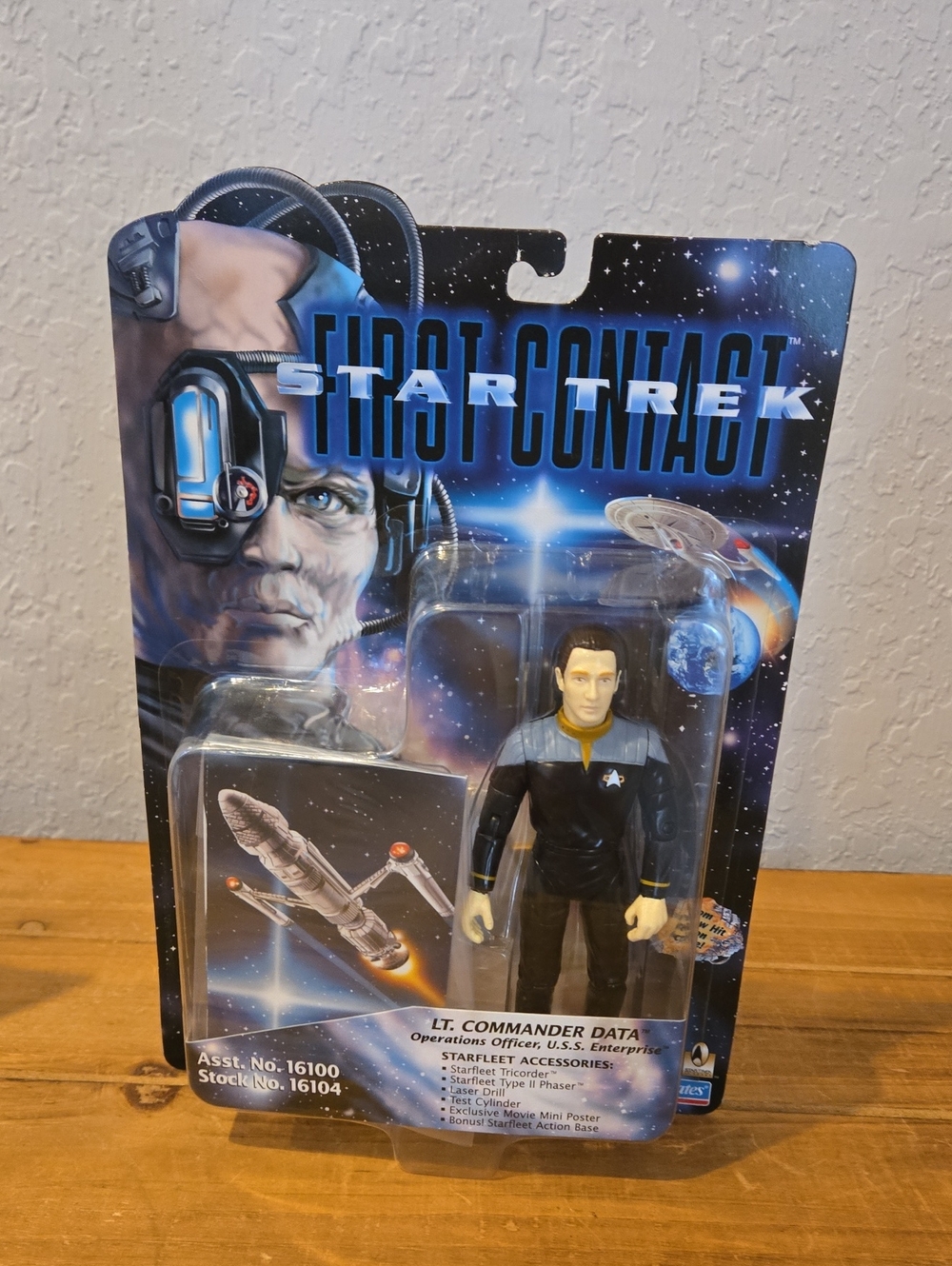 Star Trek First Contact Lt. Commander Data Action Figure - Black/Blue